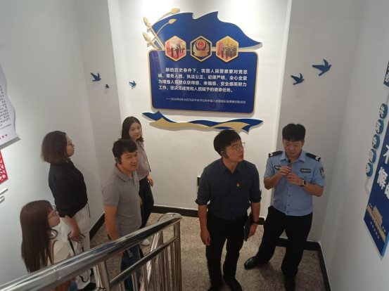 b918cd5aa130b6e23f0badc4e356bf3